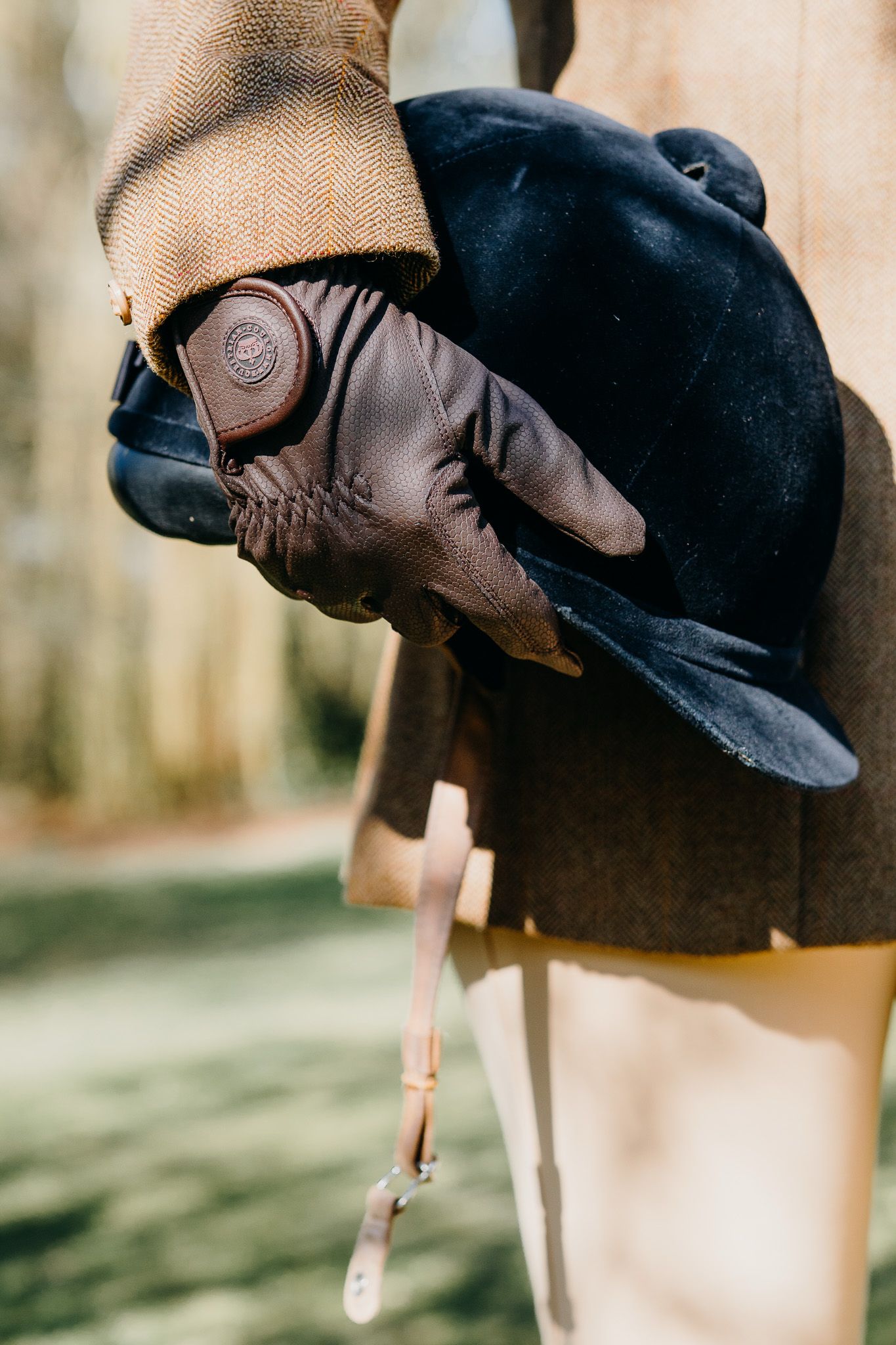 Signature Show Gloves
