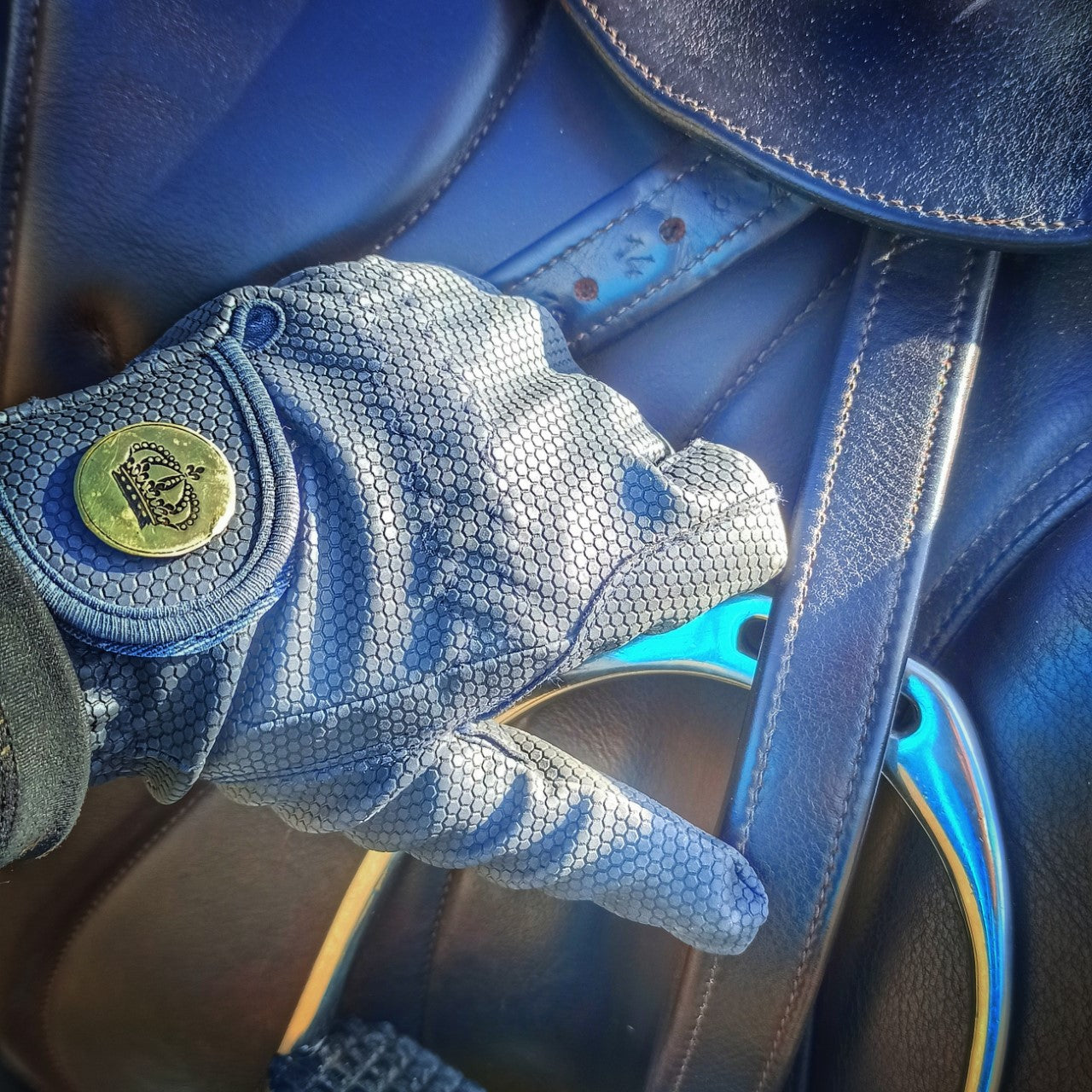 Close Contact Riding Gloves